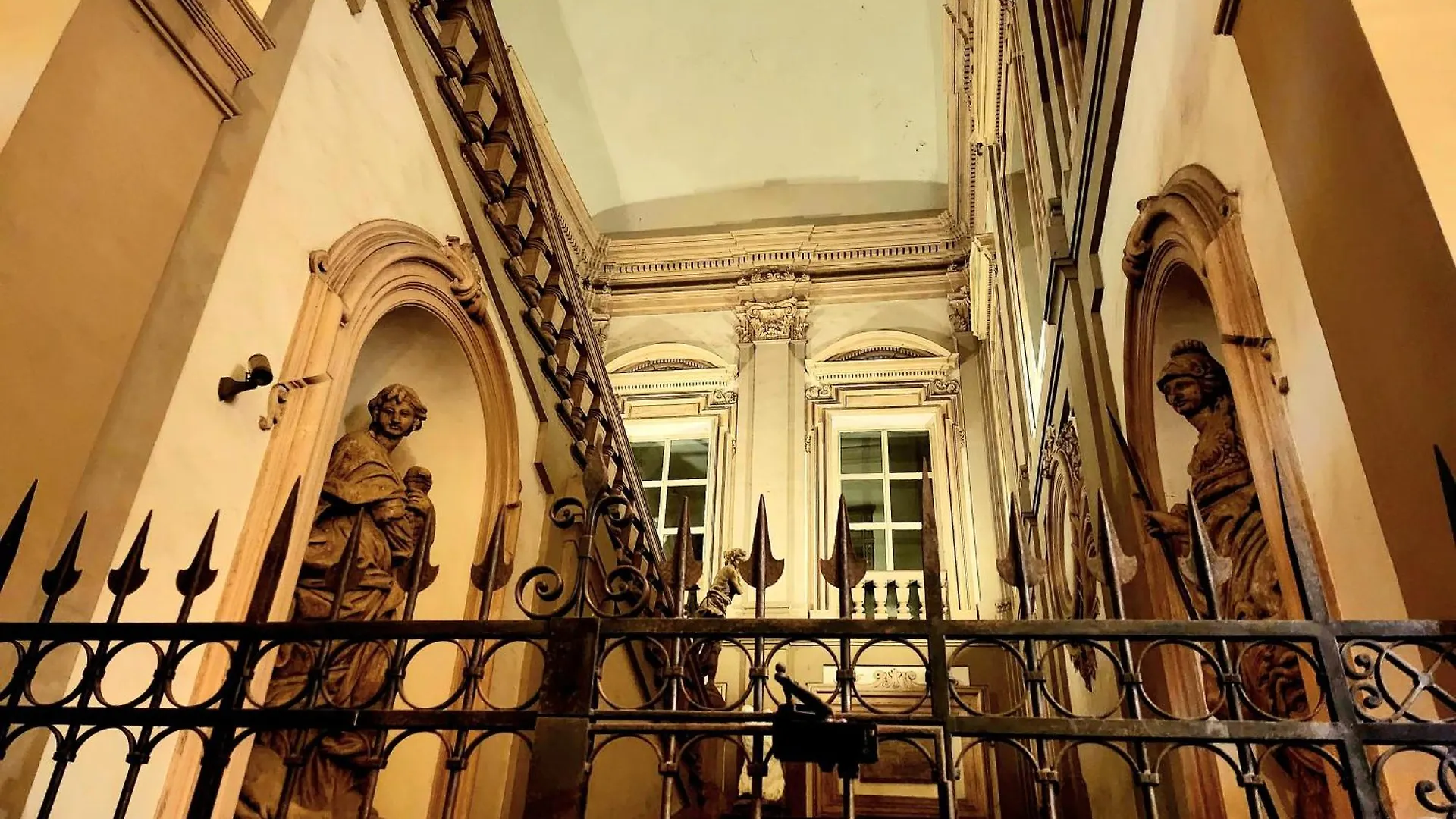 Fantuzzi Palace Bologna Italia